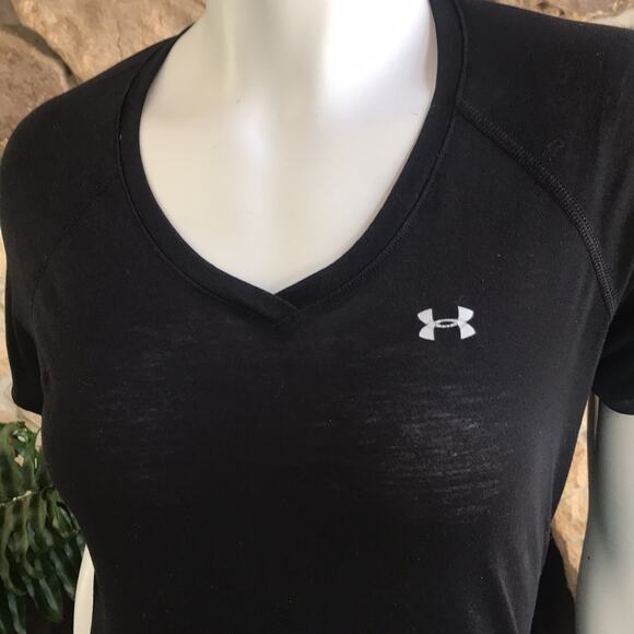 Under Armour Heat Gear Black Short Sleeve Athletic V-Neck Shirt Women's Size S - Picture 2 of 7